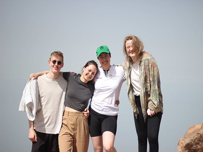 Mirjam mit Freiwilligen in Jordanien