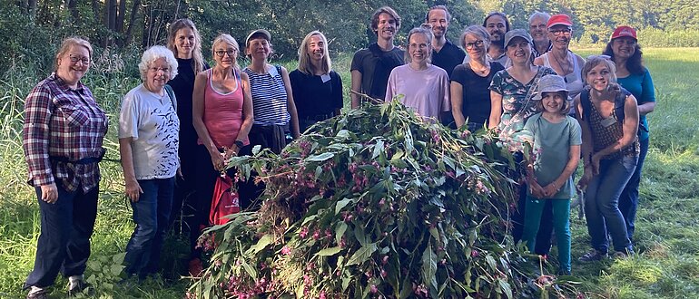 Arbeitsgruppe im Wald
